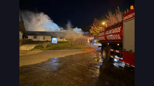 Fuego y solidaridad en Km 3: el Centro de Instrucción Policial sufrió pérdidas totales en su sector prefabricado y recibe el apoyo del Tiro Federal
