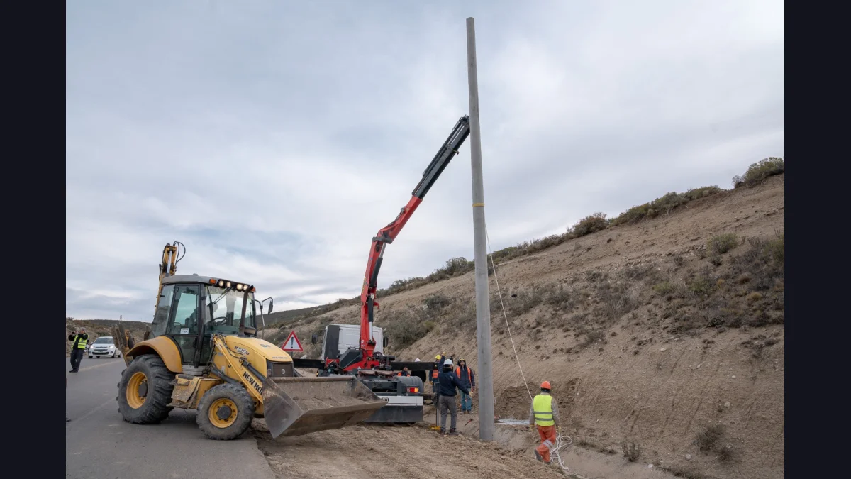 SCPL y Municipio recorrieron una obra estratégica para instalar iluminación LED en el camino Roque González