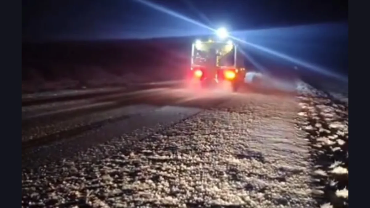 Ruta 26: nieve, escarcha y calzada resbaladiza entre Comodoro y Sarmiento