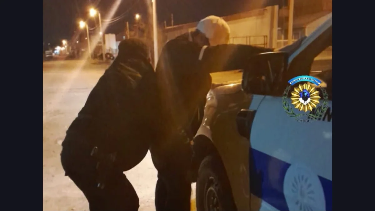 Madrugada de tensión: Lo atraparon en el techo de una fábrica de hielo tras una persecución