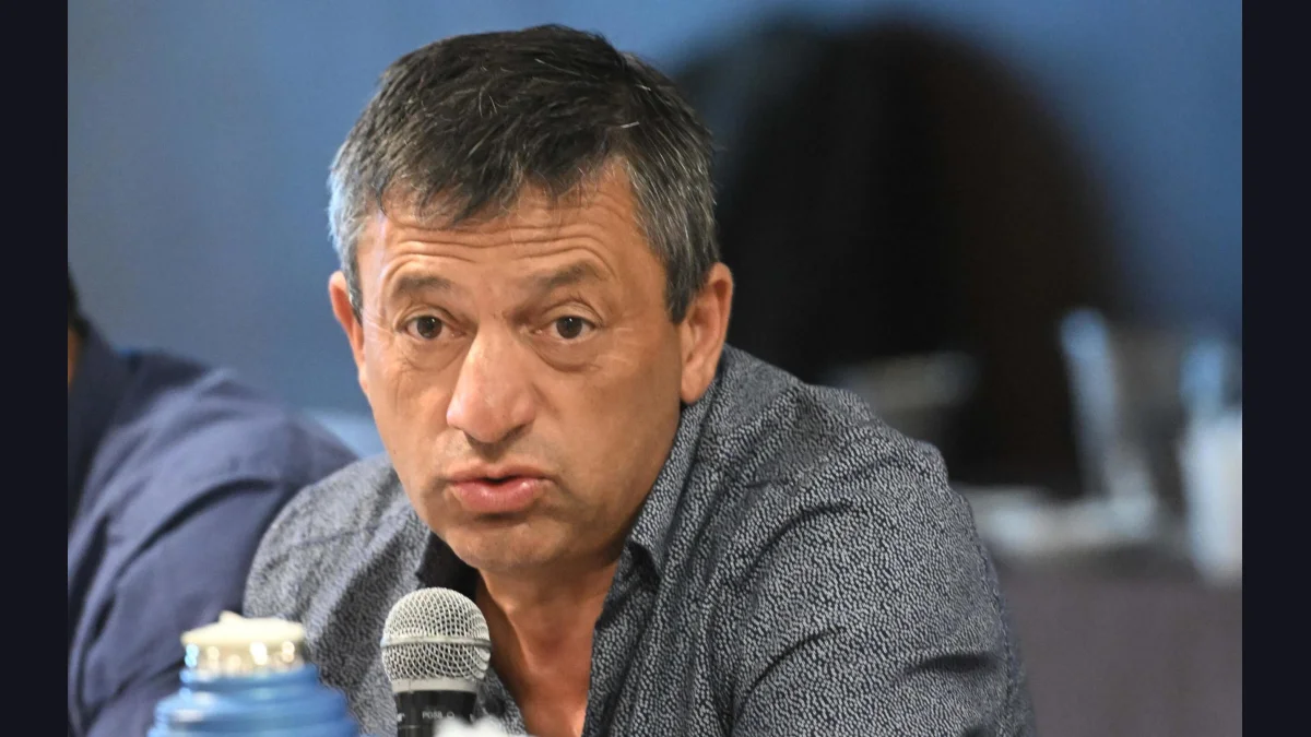 Transferencia de bienes de YPF: Reyes consideró como "un acto de justicia" que clubes de Comodoro Rivadavia tengan las tierras a su nombre