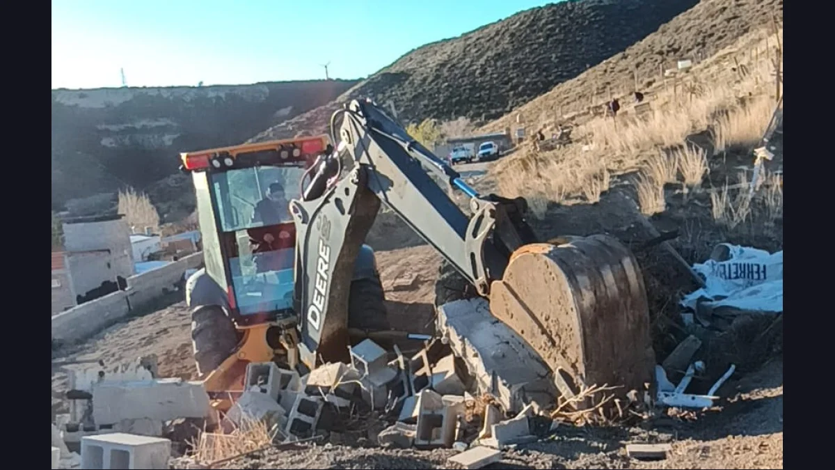 El Municipio intervino en barrio Laprida para mitigar riesgos hídricos y frenar ocupaciones irregulares