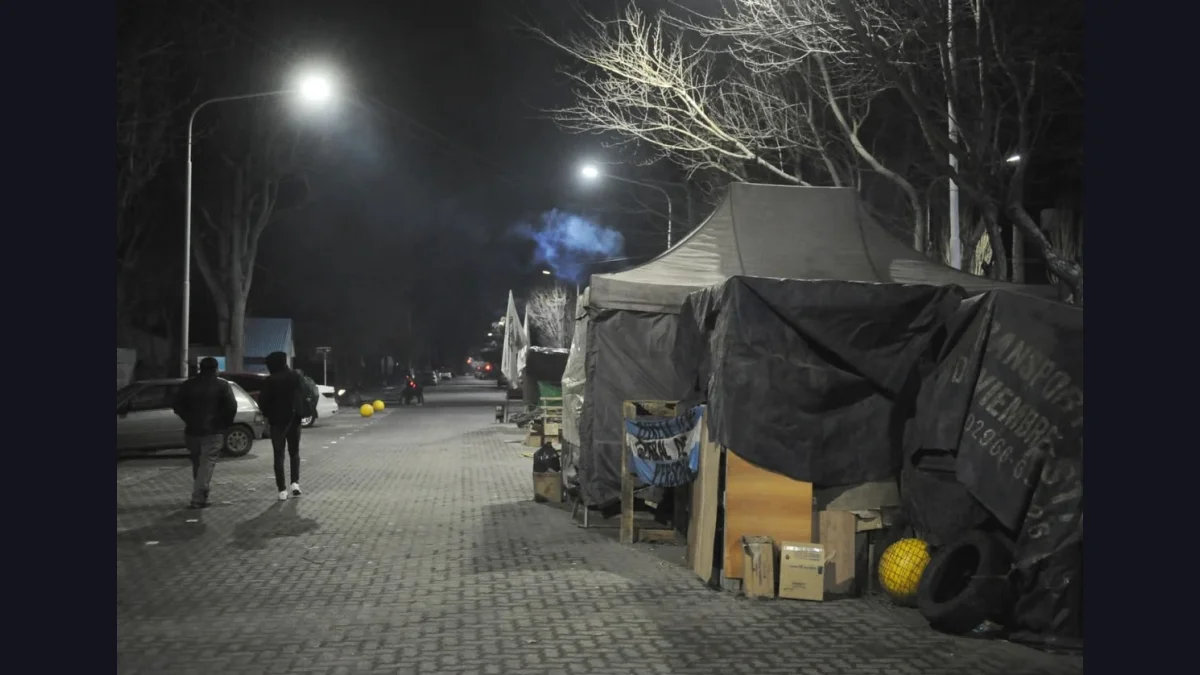 A más de 40 días del conflicto policial, crecen las dificultades para alcanzar un acuerdo en Santa Cruz