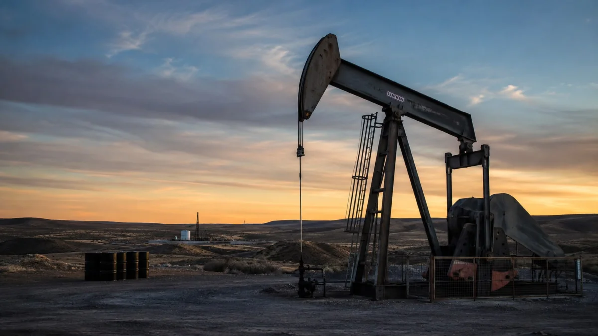 La consolidación silenciosa: Liminar profundiza su control sobre el petróleo chubutense