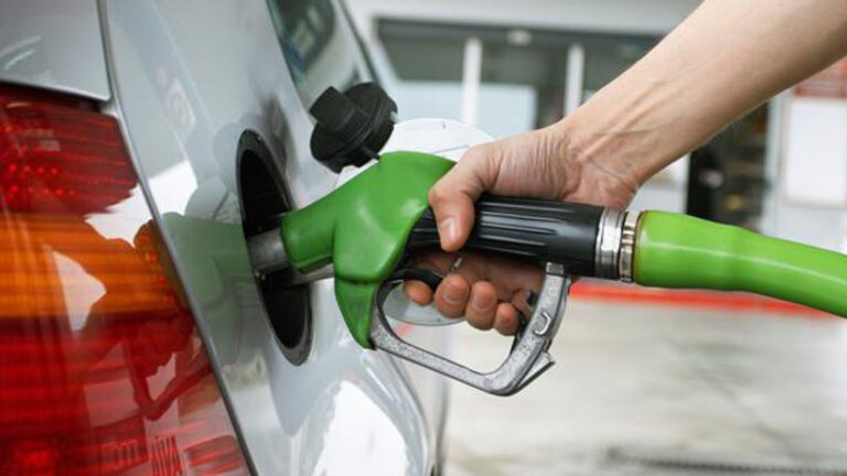 Postergaron nuevamente la suba del impuesto a los combustibles