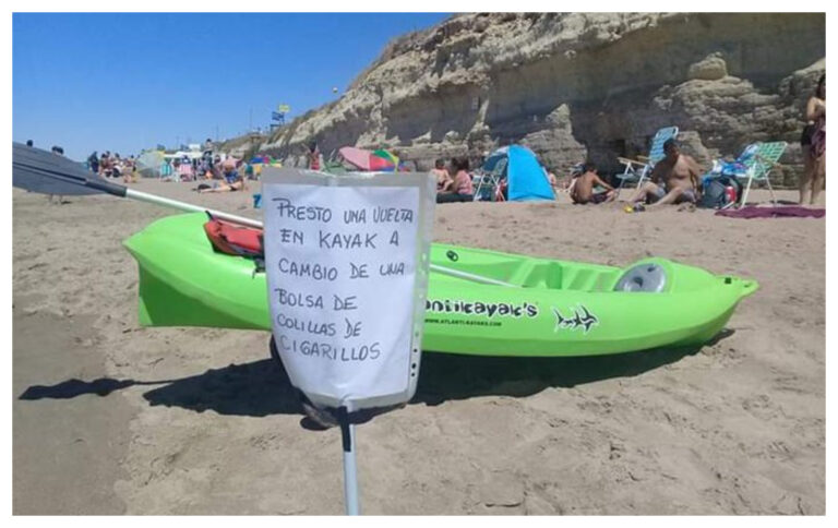 Las Grutas: Un turista cambia una vuelta en su kayak por una bolsa de colillas de cigarrillos