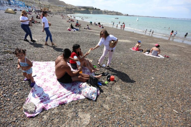El municipio de Comodoro entregó gratuitamente protectores solares en la Costanera