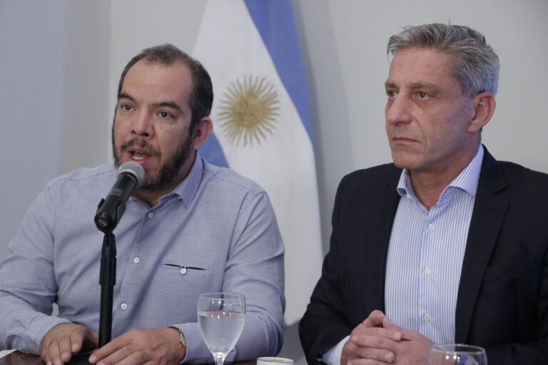 Arcioni anunció el congelamiento de tarifas del transporte en Chubut por 120 días