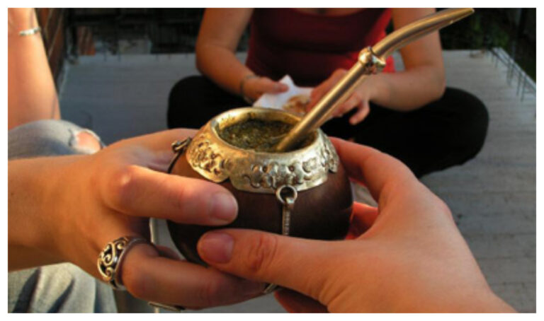 Compartió mate con una mujer con coronavirus y tuvieron que aislar a todo un pueblo