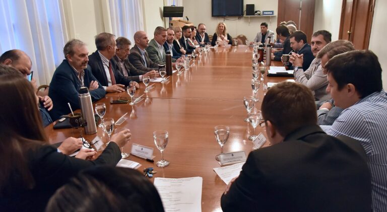 Arcioni a sus funcionarios: » ha exigido fundamentalmente a cada uno  que esté cerca de la gestión»