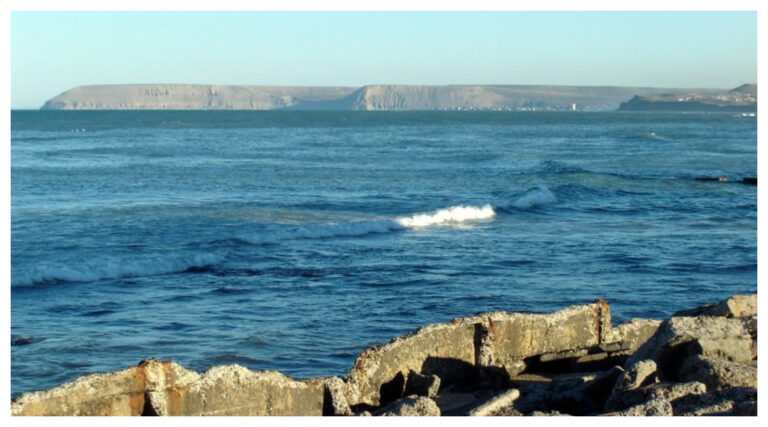 Buscan a un marinero que cayó al mar a más de 300 km de la costa de Comodoro