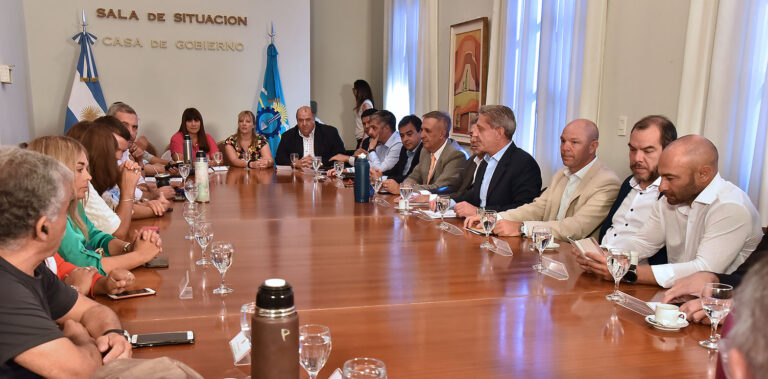 Arcioni se reunió con los diputados de Chubut al Frente
