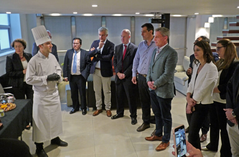 Arcioni se reunió con embajadores para aumentar las exportaciones de productos chubutenses