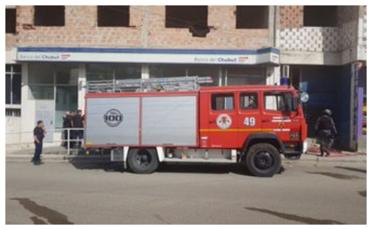 Principio de incendio en la sucursal de Banco del Chubut en km3