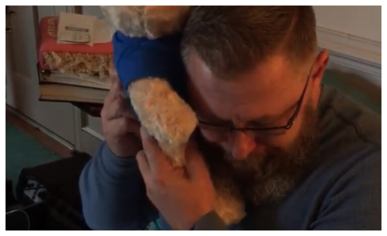 Donó el corazón de su hijo y recibió de regalo un peluche con los sonidos de los latidos