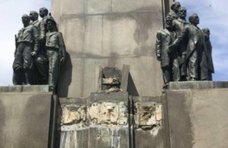Robaron un monumento con los restos del primer presidente de Brasil
