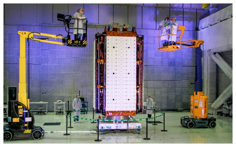 El satélite argentino parte a Estados Unidos, desde donde será lanzado al espacio