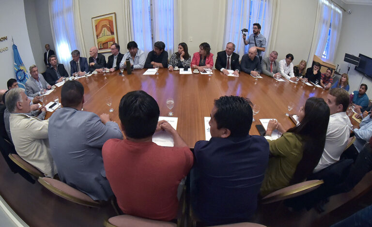 Arcioni evaluó con intendentes y jefes comunales la situación para el inicio del ciclo lectivo 2020