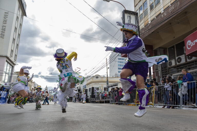 Miles de comodorenses disfrutaron de la primera jornada de los Carnavales