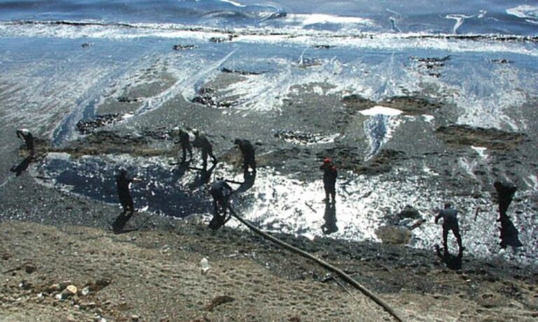Solicitan que no se cierre la causa penal por un derrame en Caleta Córdova