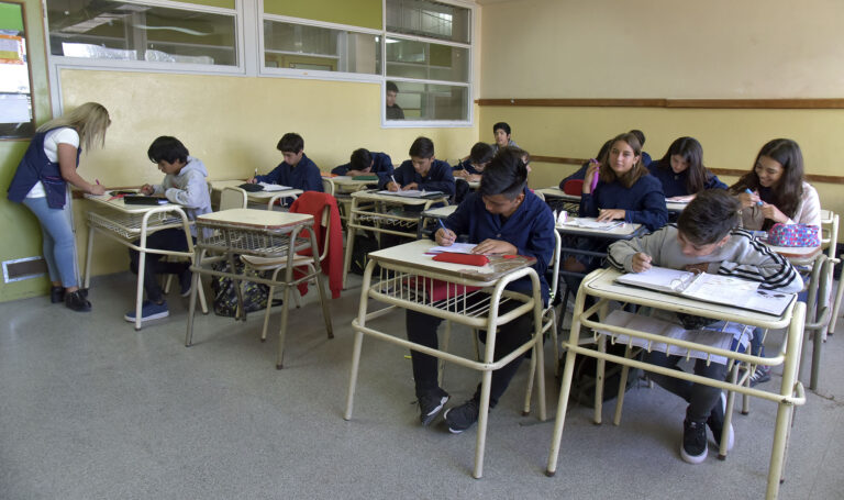 El Ministro de Educación afirmó que evalúan el regreso a clases para agosto