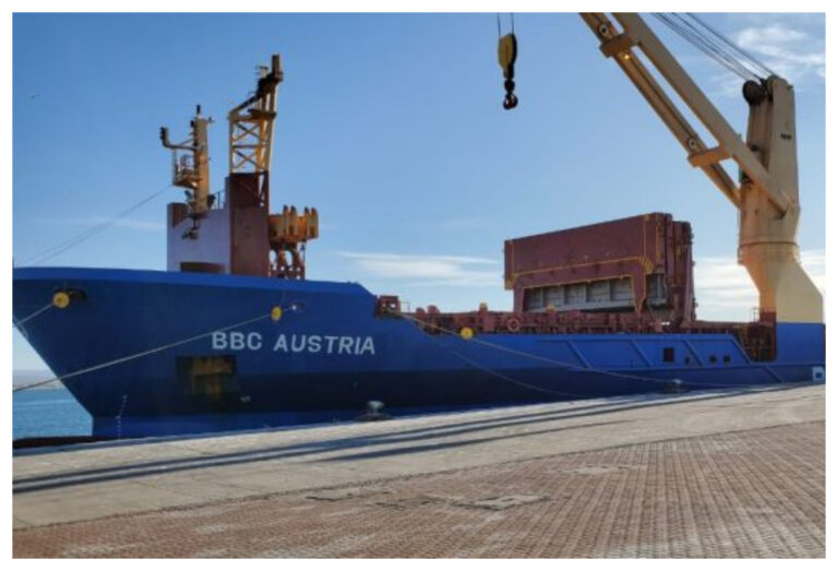 Llegaron al puerto de Comodoro los motores de la Central Térmica De YPF