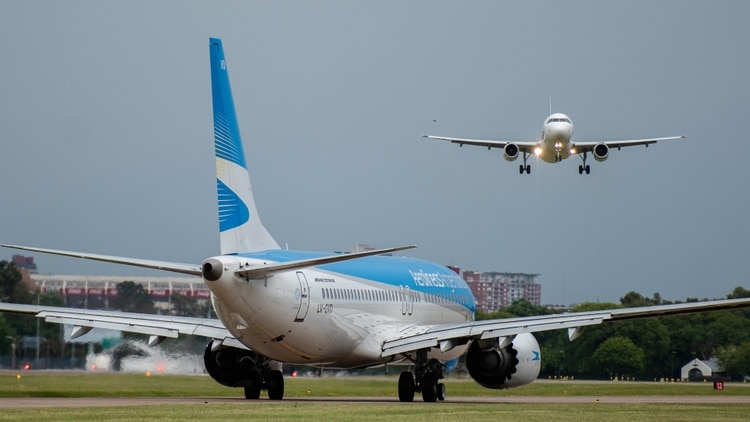 Aerolíneas ya trajo de regreso a 10.000 argentinos y anunció 15 nuevos vuelos