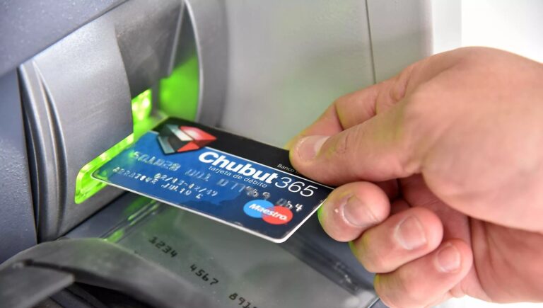 Desde Banco Chubut garantizan la reposición de los cajeros automáticos