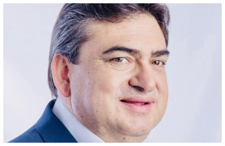 Julio Debonat y su familia con custodia policial por no respetar el aislamiento preventivo