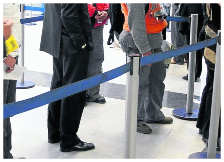 El lunes las entidades financieras operarán normalmente, pero no atenderán al público