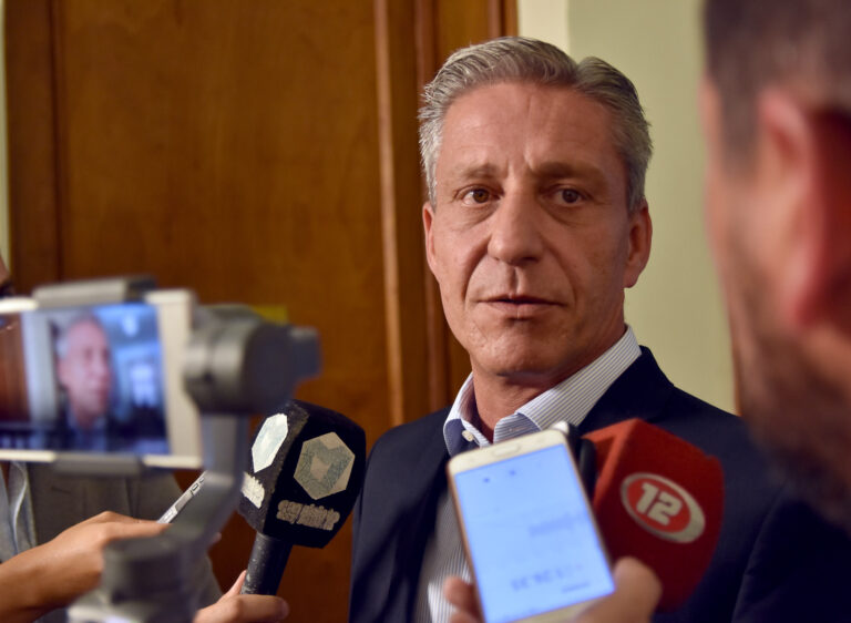 Arcioni: «Hay predisposición por parte de los gremios y eso es bueno para encontrar una solución»