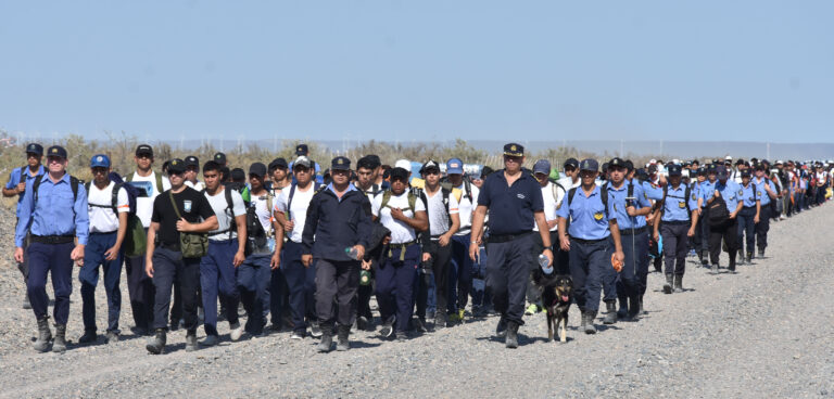 Más de 700 postulantes a agentes de Policía iniciaron un campamento de iniciación