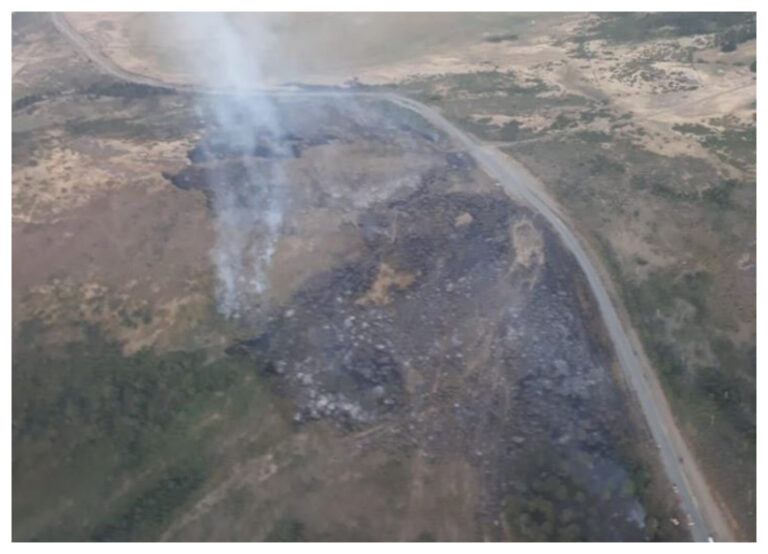 Brigadistas contienen incendio en Cholila