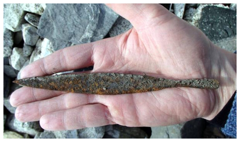 El deshielo de un glaciar dejó al descubierto una flecha vikinga de 1.500 años de antigüedad