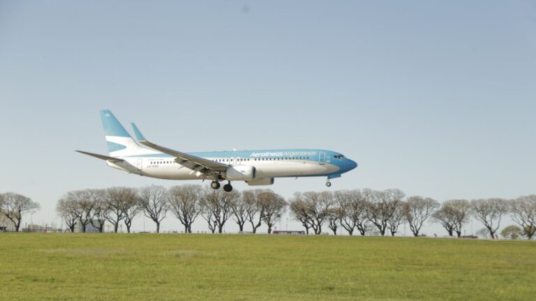 Coronavirus: Aerolíneas Argentinas cancela todos los vuelos desde zonas de riesgo