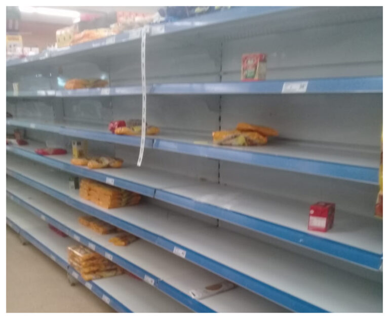 «Los supermercados tienen mercadería, no se van a desabastecer»