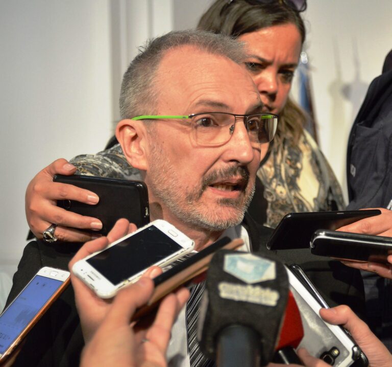 Puratich: «La única forma de protegernos es ser responsables y quedarnos en nuestros hogares»