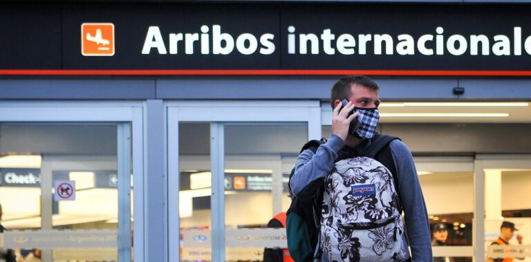 Fernández anunció que suspenden la repatriación de argentinos varados