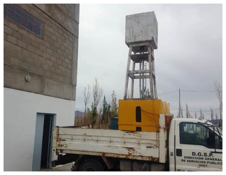 Recorren el interior de la provincia distribuyendo insumos para asegurar el servicio de agua potable
