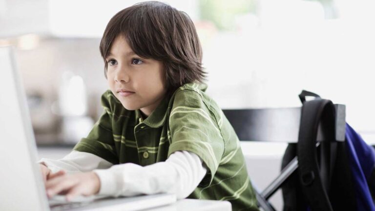 Mañana activan más de 3400 aulas virtuales para los niveles Inicial, Primario y Secundario