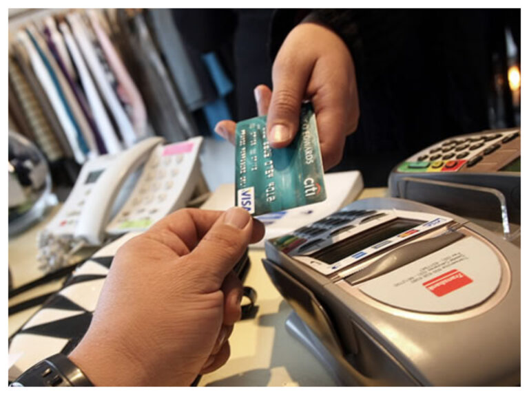 Hoy oficializaron el reintegro del 15 % en compras con débito pero recién estará vigente en marzo