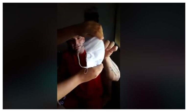 Video: Un bombero mostró la ineficacia de los barbijos caseros