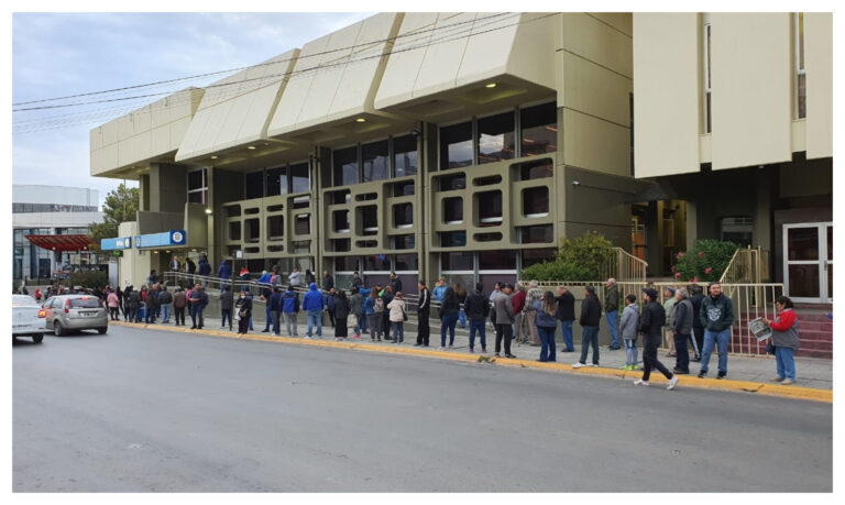 Los bancos abrirán el sábado y el domingo para pagar jubilaciones, AUH y planes sociales