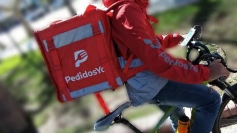 Habilitan una oblea oficial para quienes realizan servicio de delivery o reparto en Comodoro