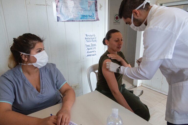 Comodoro: Continúan vacunando contra la gripe a grupos de riesgo