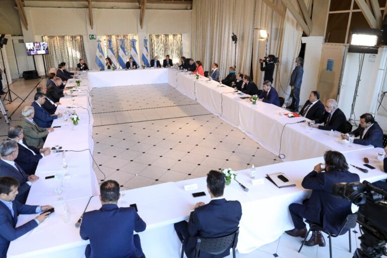 Arcioni participó en la reunión que Alberto Fernánez convocó en Olivos