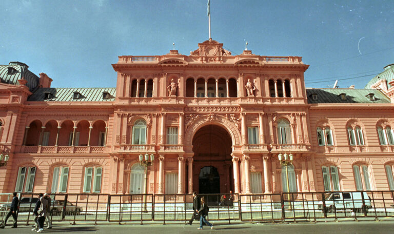 Reunión en Casa Rosada para analizar qué actividades flexibilizar en las provincias