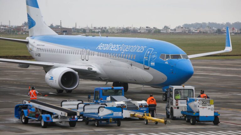Aerolíneas Argentinas volverá a traer varados en España tras un mes sin vuelos a Madrid