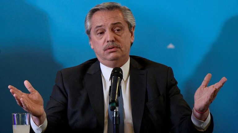 El Presidente se comunica con gobernantes, previo a anunciar la extensión de la cuarentena 