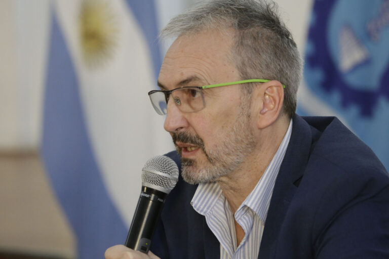 Identificaron 5 contactos estrechos que compartieron viaje de retorno con caso positivo de Santa Cruz